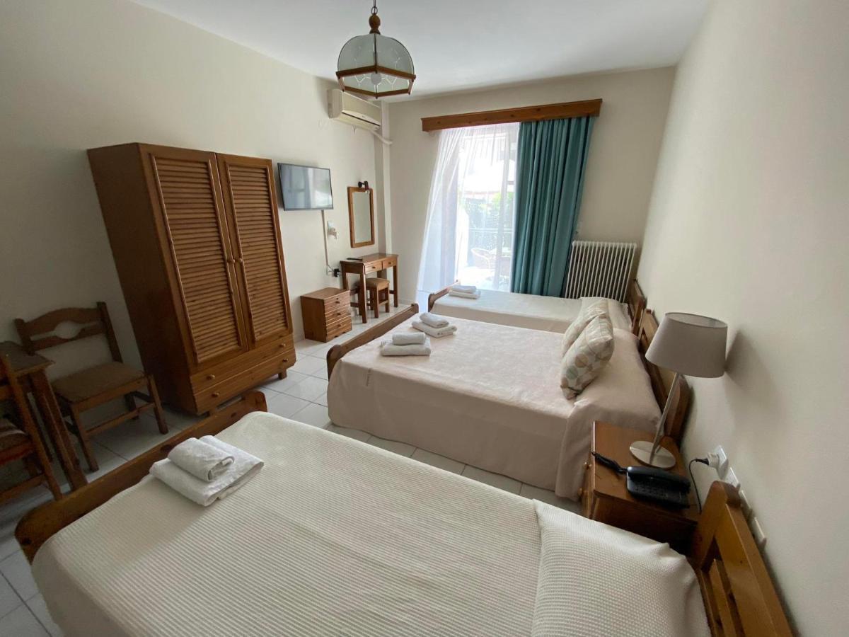 Pavlos - Hotel Tolón
